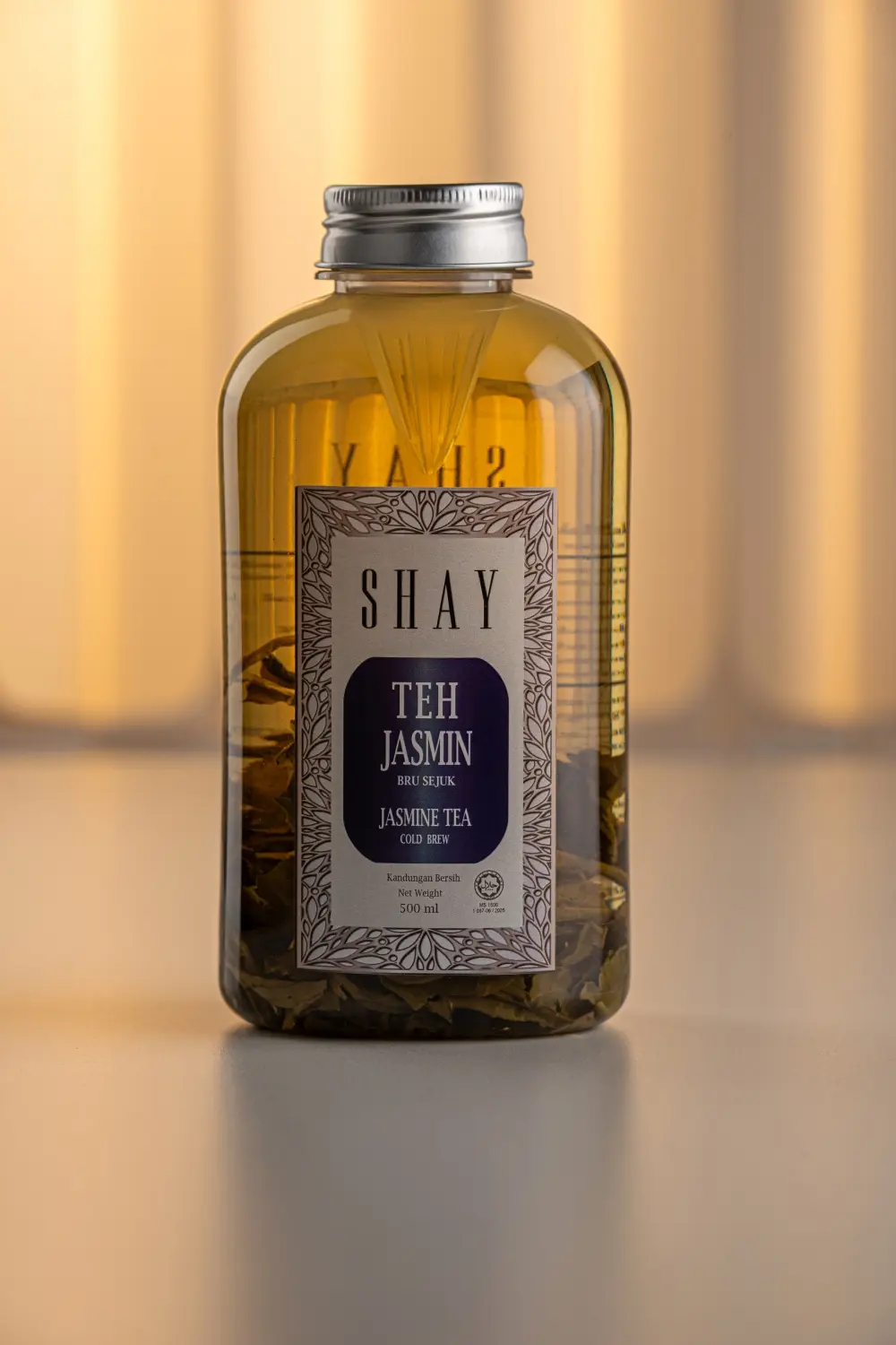 SHAY Jasmin tea with fragrant jasmine blossoms and fresh green tea notes